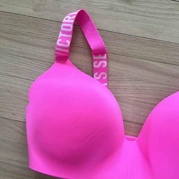 Victoria's Secret Wireless Pink Bra - 38D - Picture 2 of 7